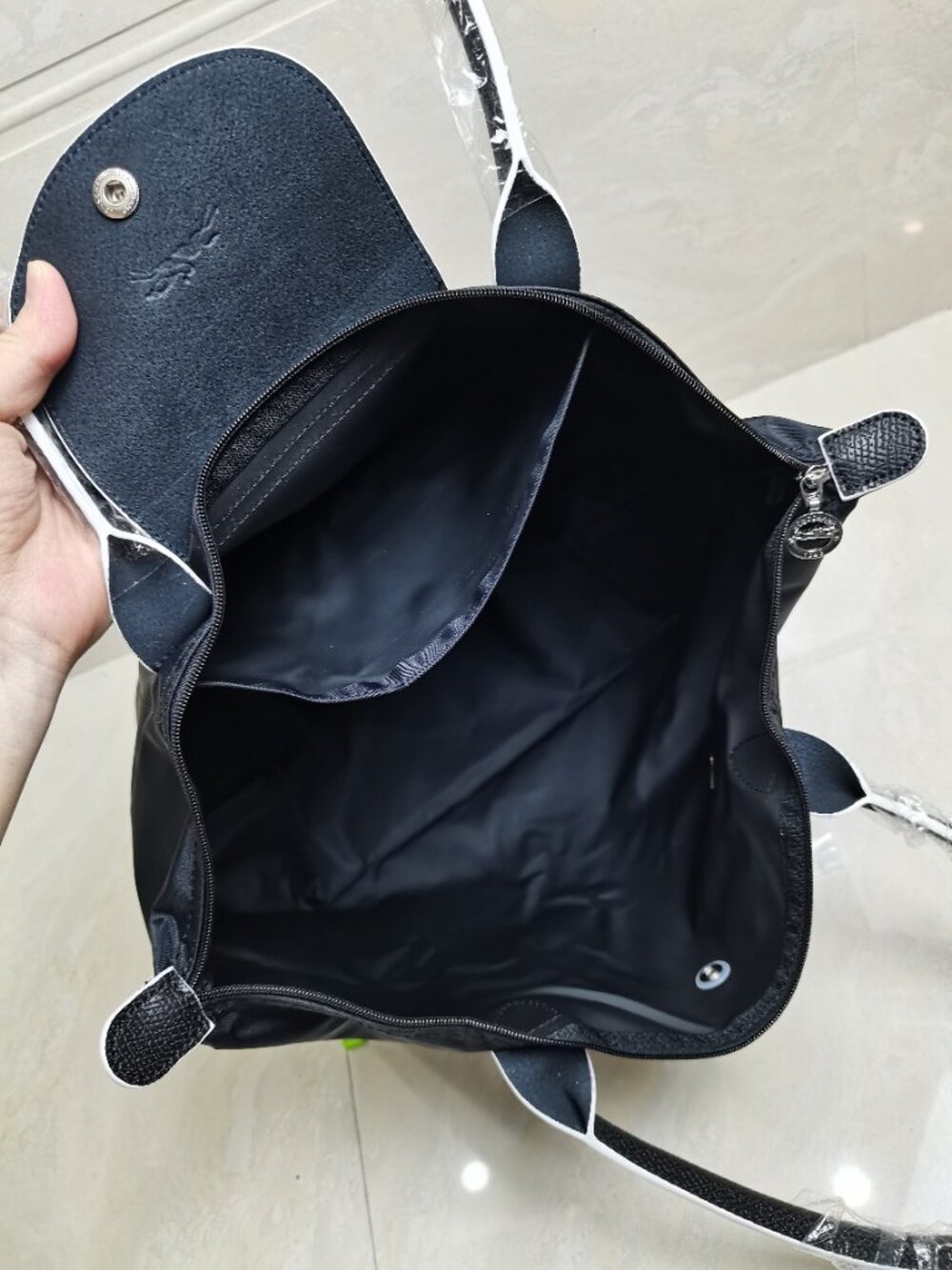 Black Foldable Longchamp Nylon Travel Bag Waterproof Bag - Picture 12 of 13